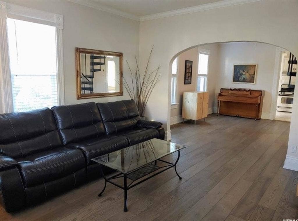 2rooms for Rent, beige room & loft