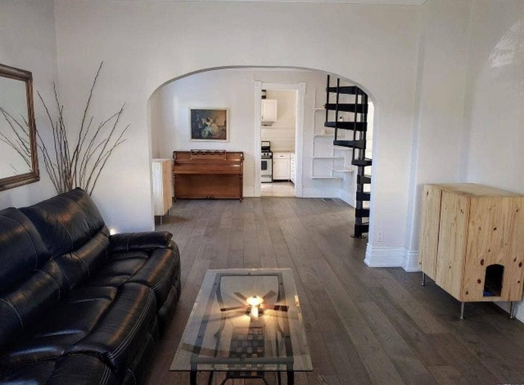 2rooms for Rent, beige room & loft