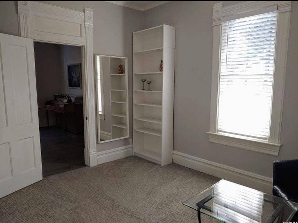 2rooms for Rent, beige room & loft