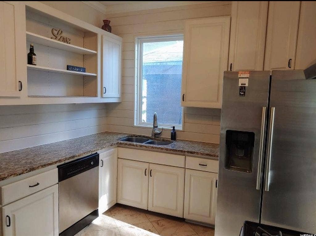 2rooms for Rent, beige room & loft