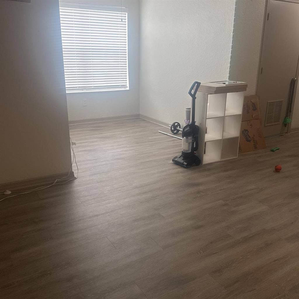 2 rooms 1 shared 1 bathroom