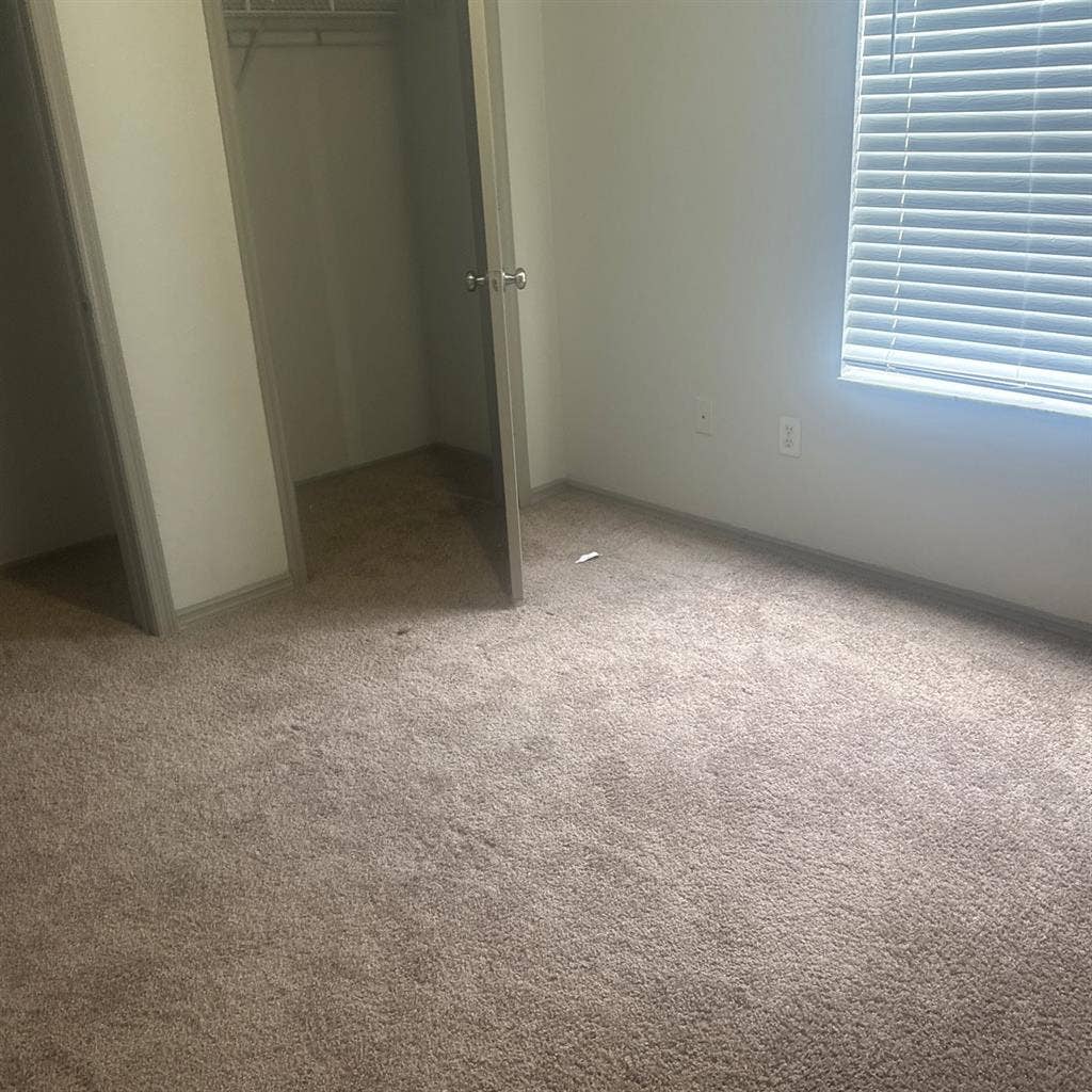 2 rooms 1 shared 1 bathroom