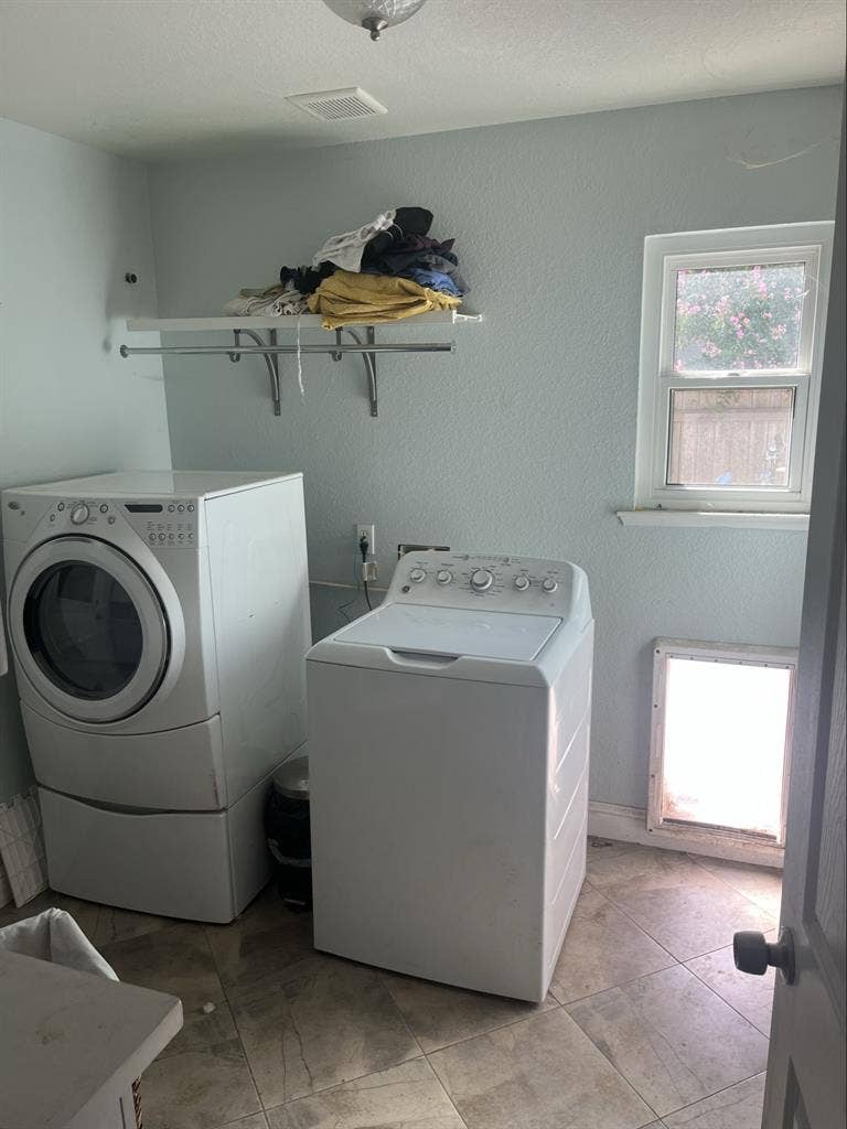 Room for rent in large home