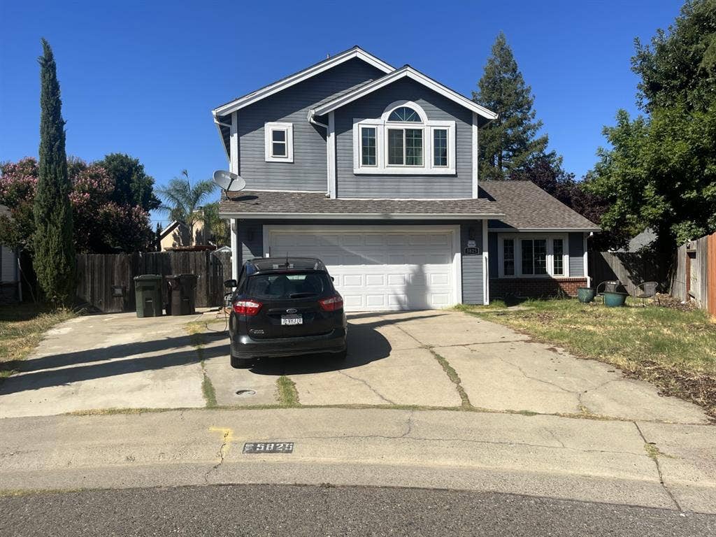 Room for rent in large home
