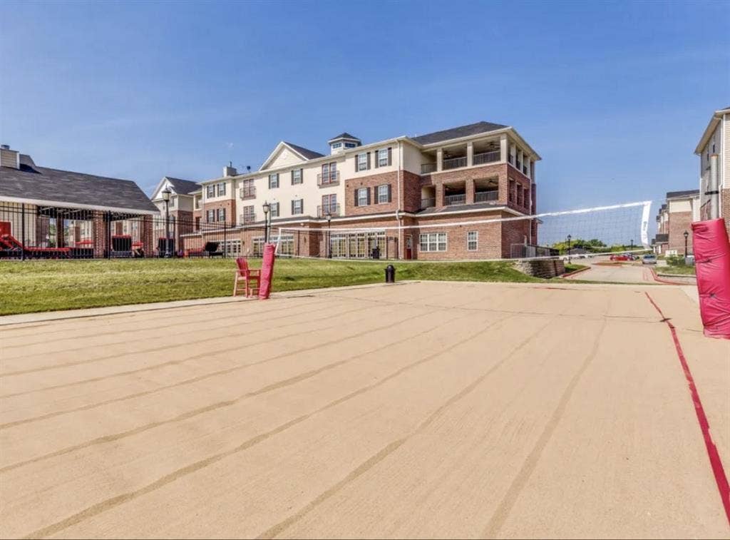 Looking for a female to sublease!