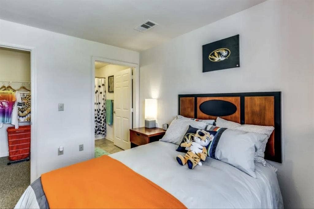 Looking for a female to sublease!