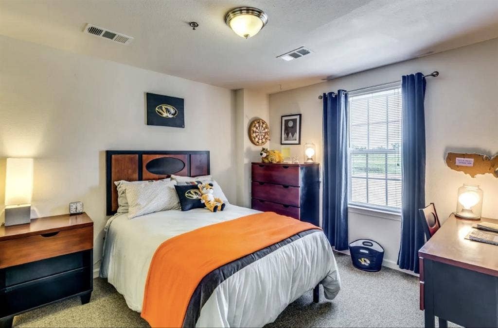 Looking for a female to sublease!