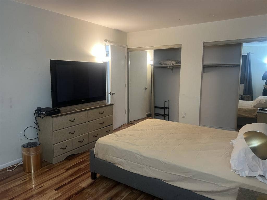 MASTER BEDROOM WITH PRIVATE BATH