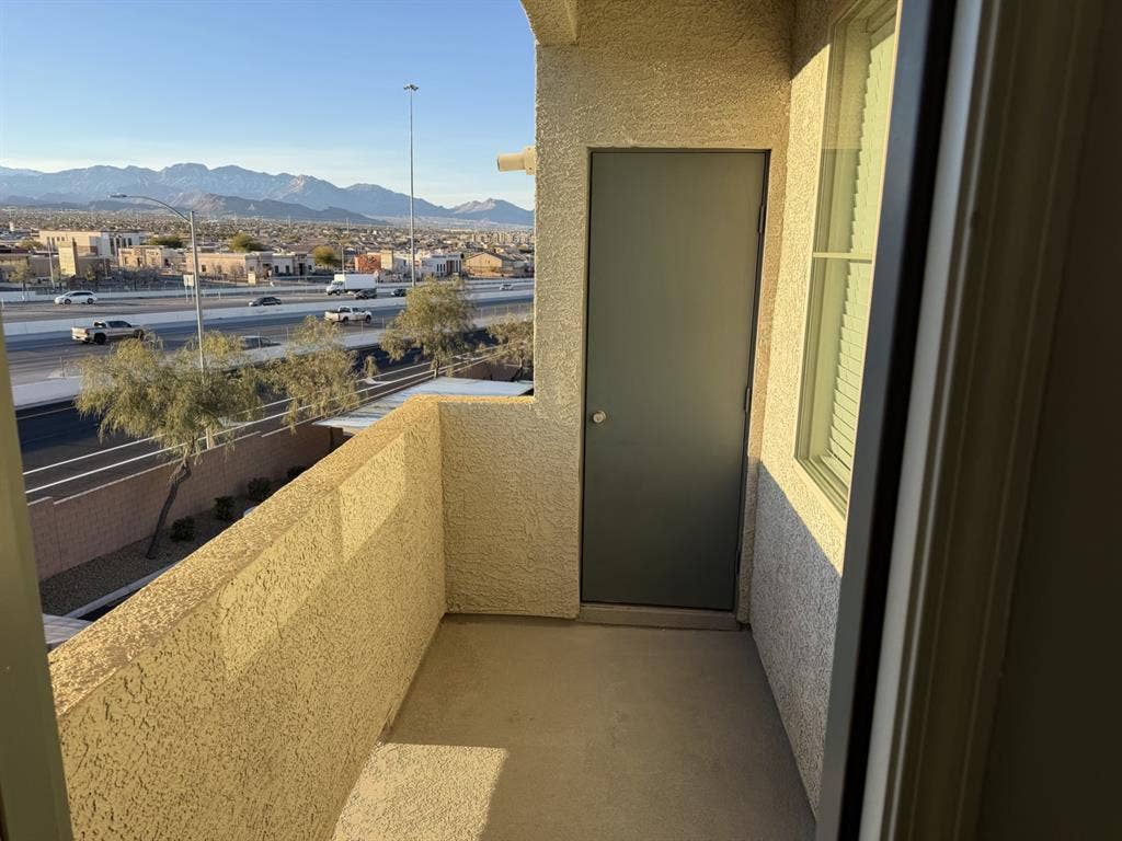 Quiet one bedroom and own bathrom