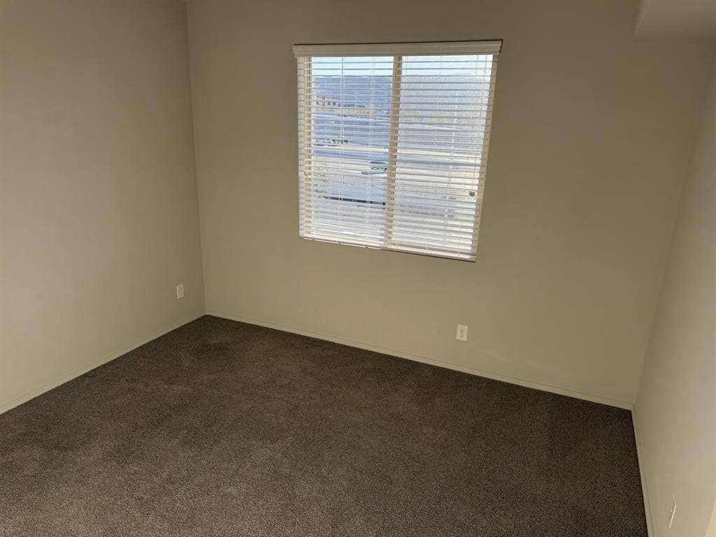 Quiet one bedroom and own bathrom