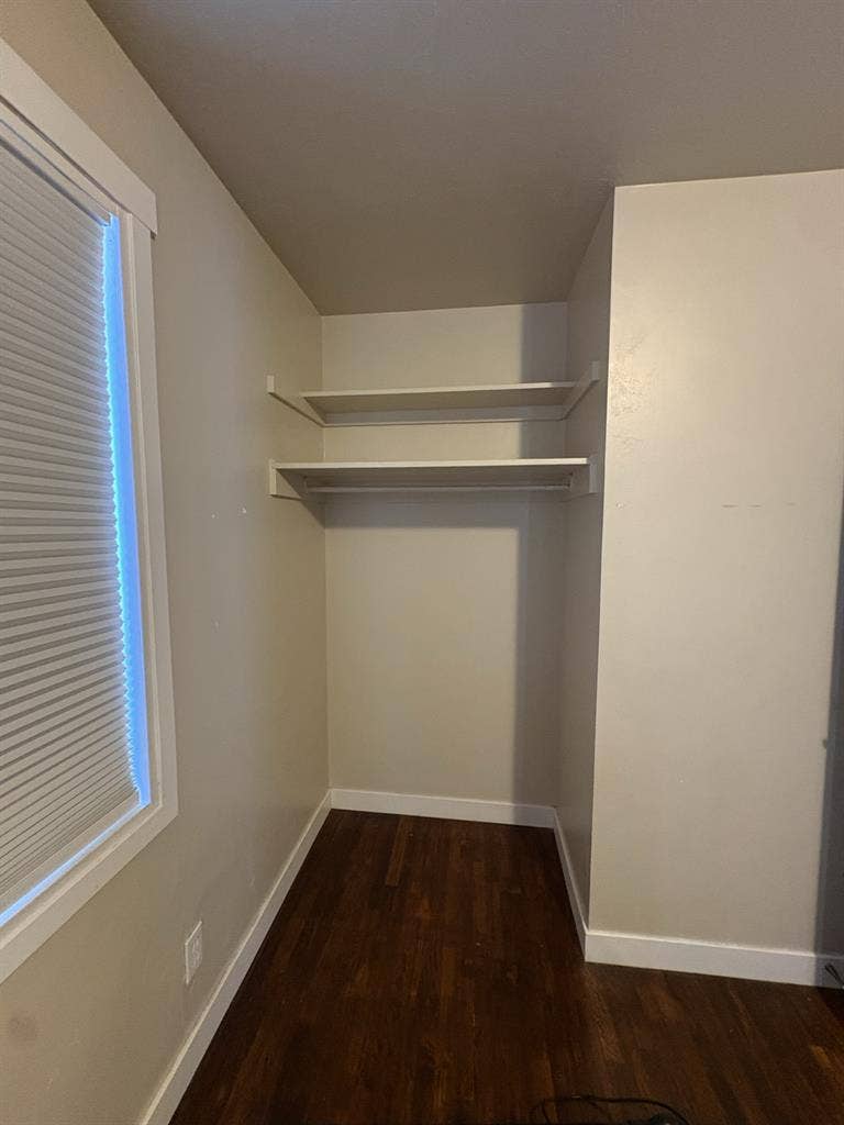 Private room in house available now