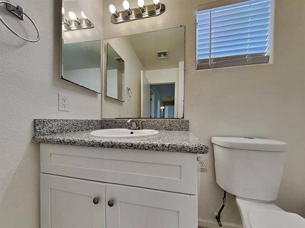 Looking for female roommate