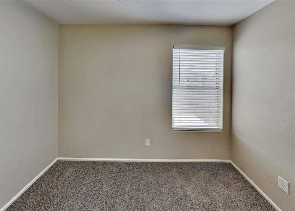 Looking for female roommate