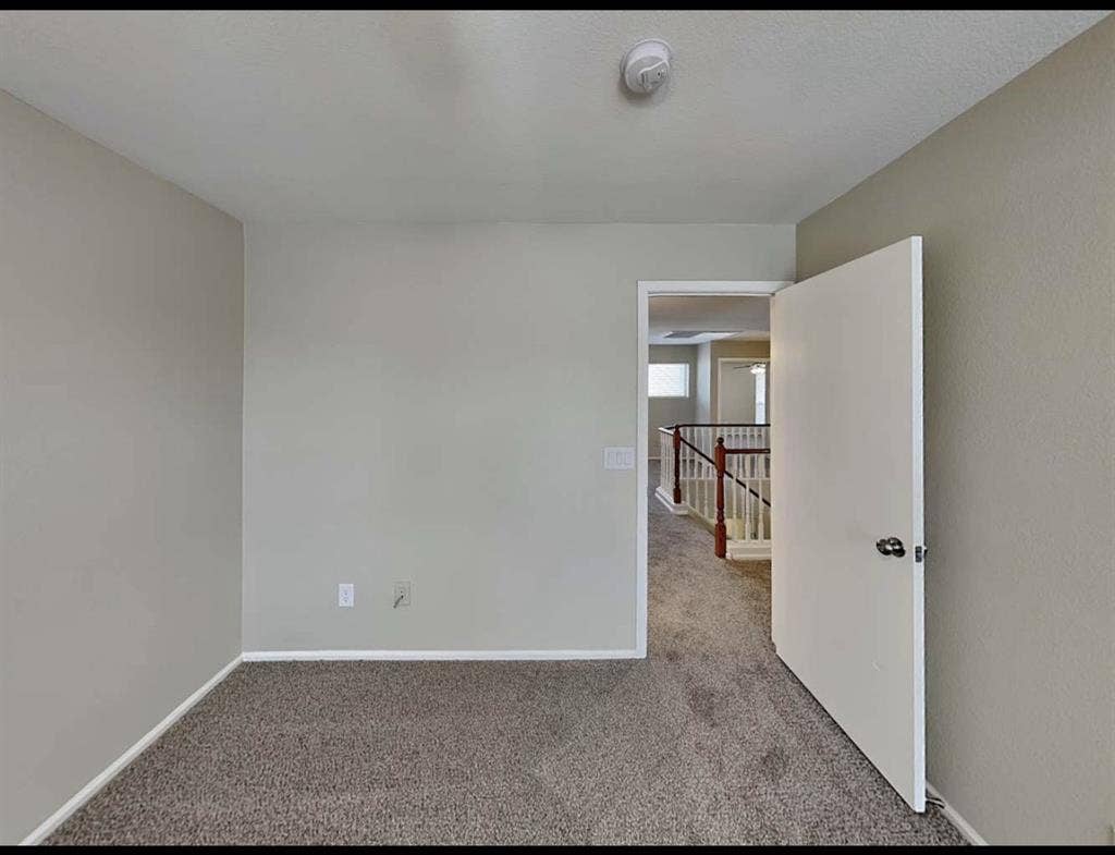 Looking for female roommate