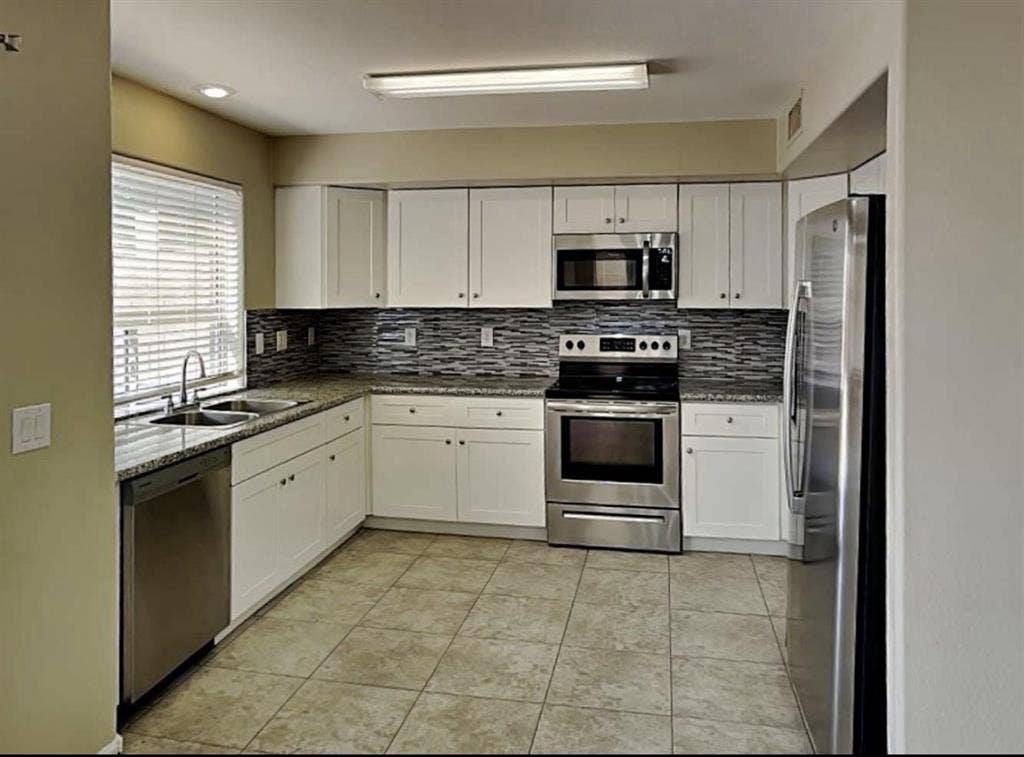 Looking for female roommate