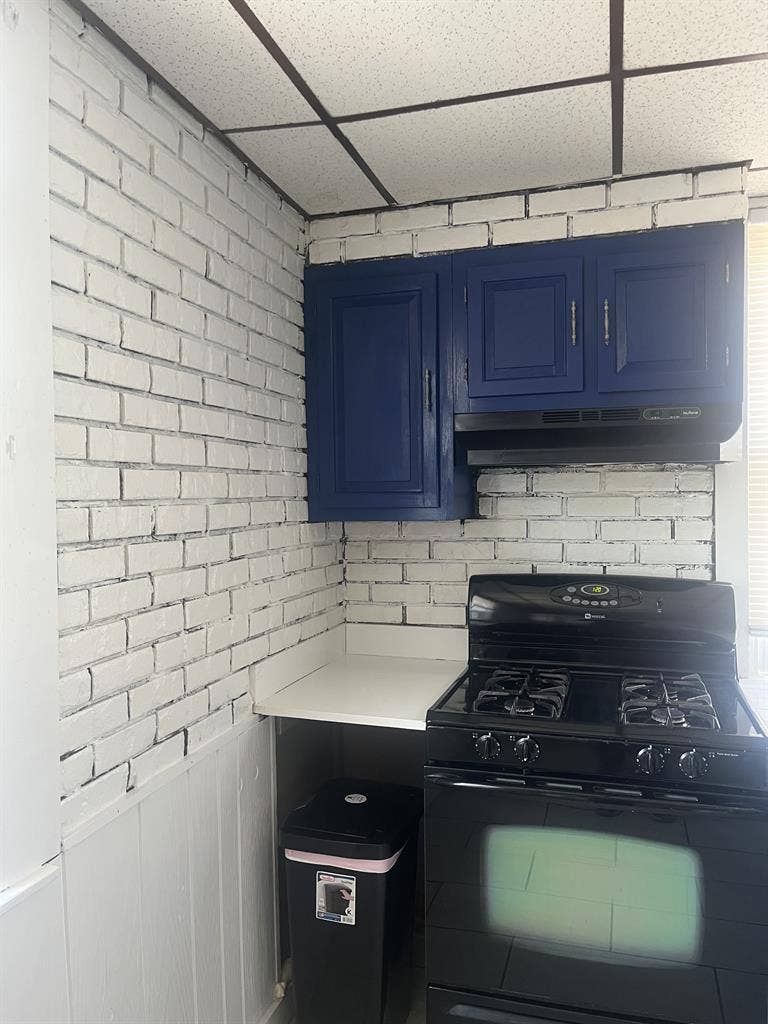 2nd-floor unit with Parking