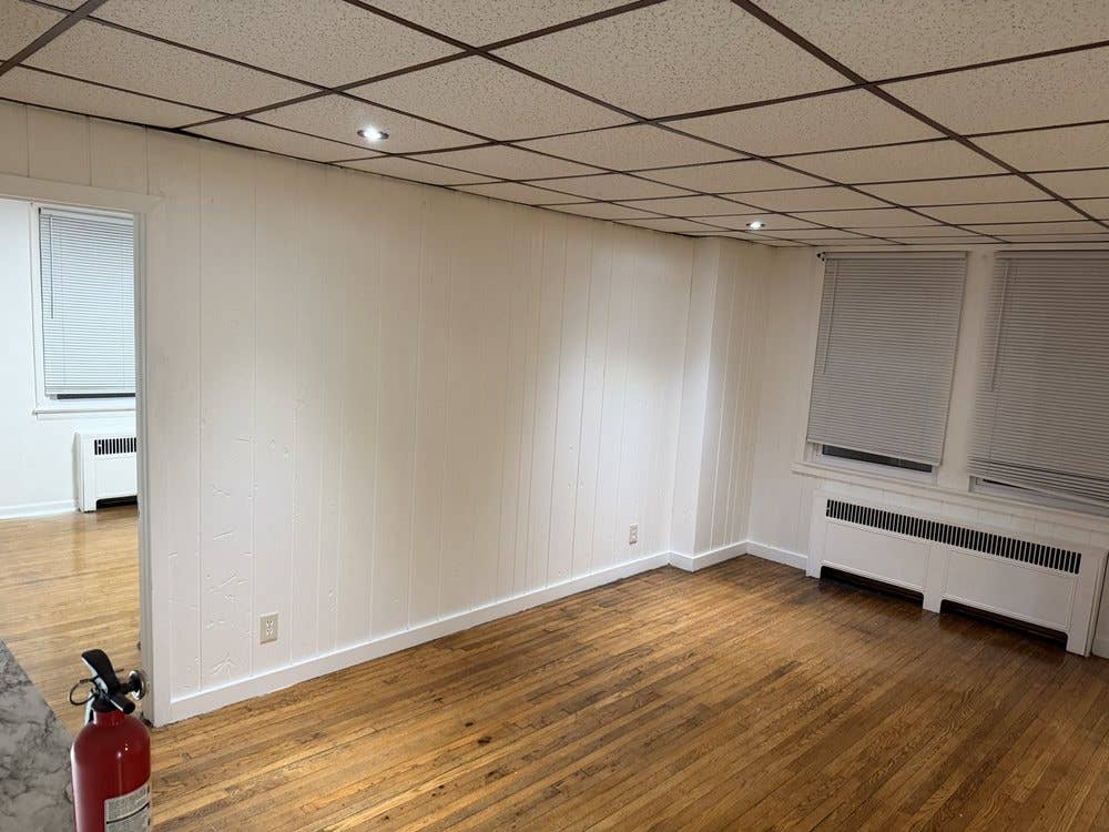 2nd-floor unit with Parking