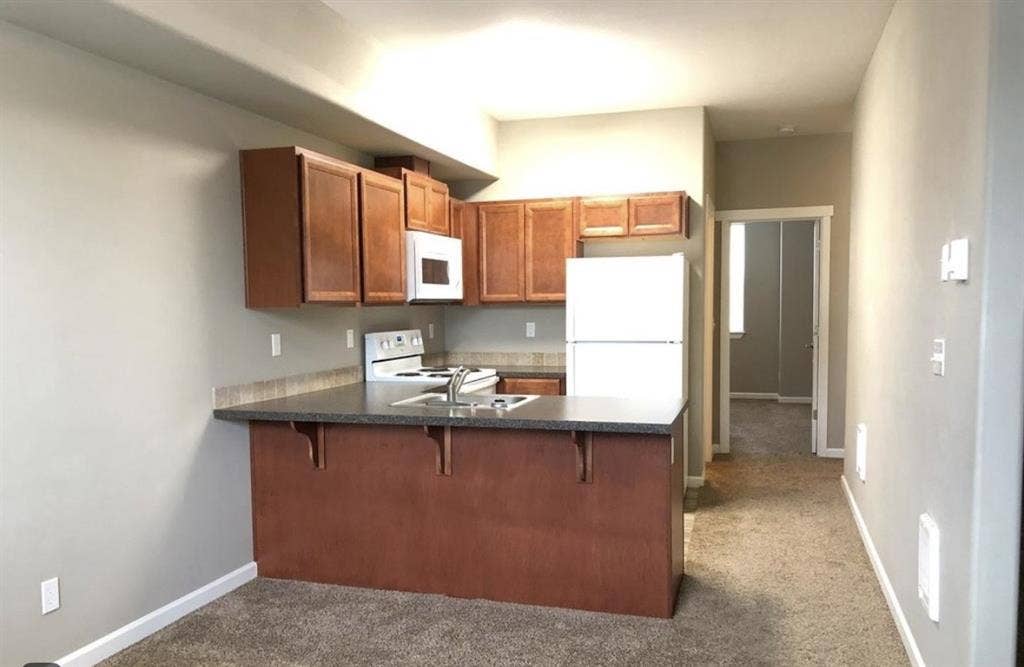 3 Bed 3 Bath Room for Rent