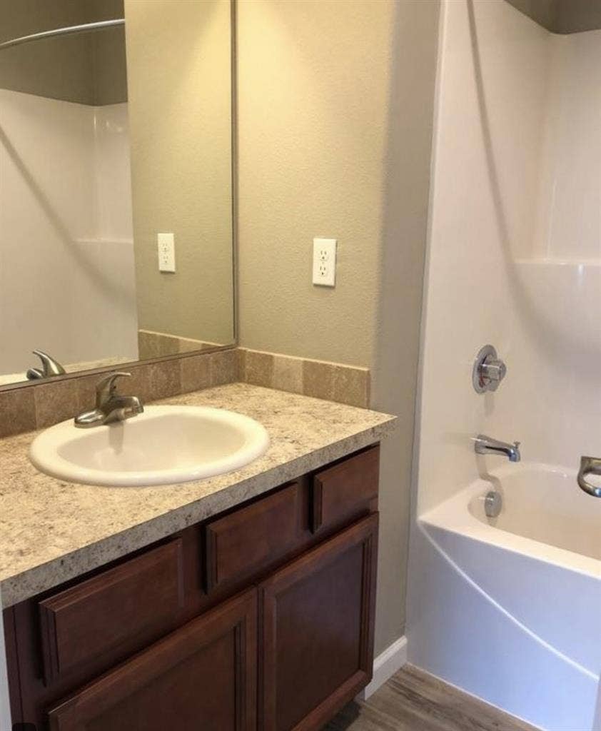 3 Bed 3 Bath Room for Rent