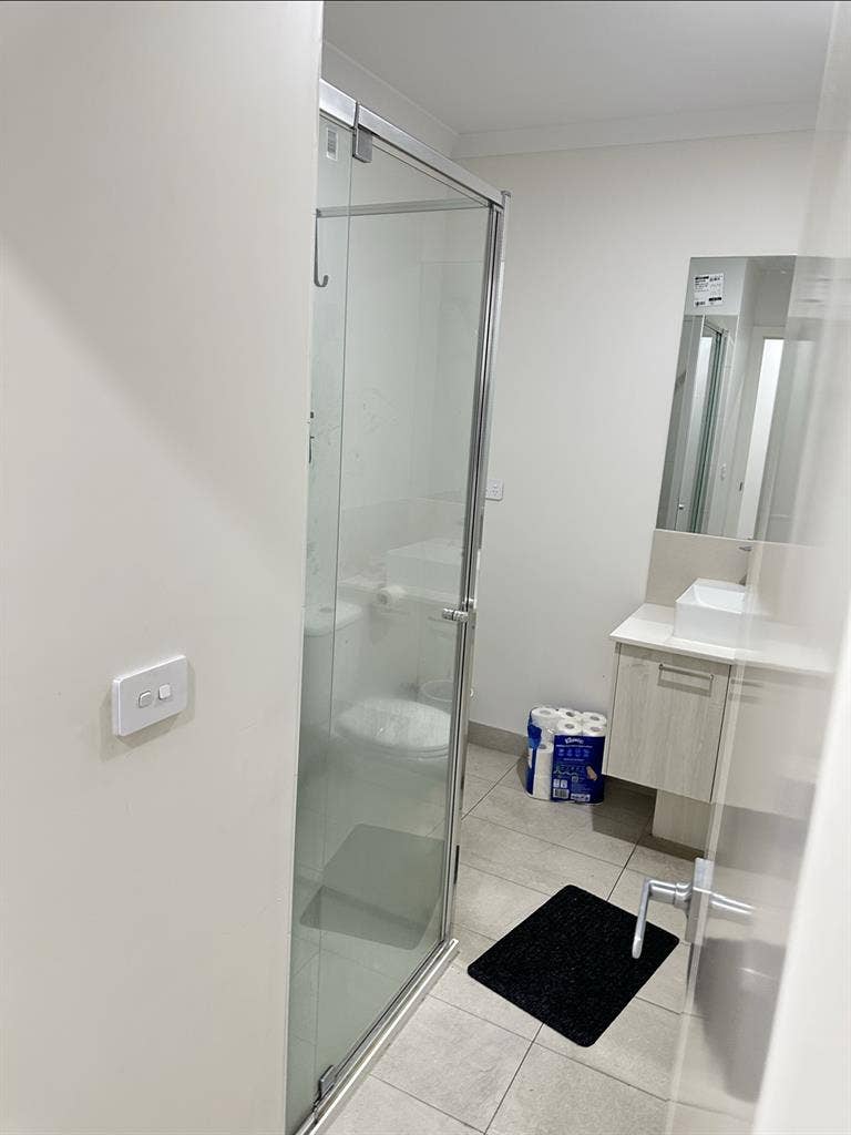 Private room opposite Lalor Station