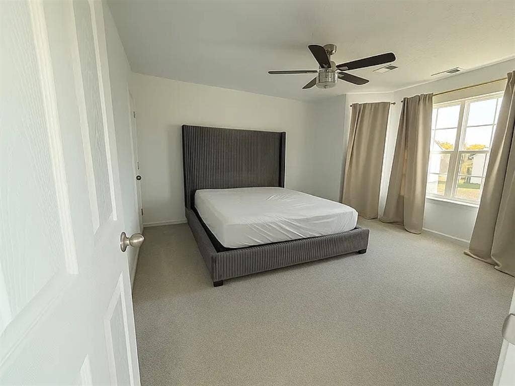 Private room in sharing house.