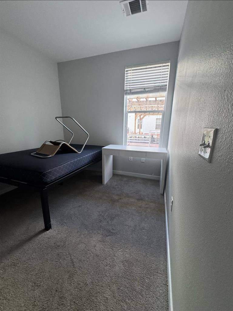 MOVE IN ASAP. 4x4 student housing