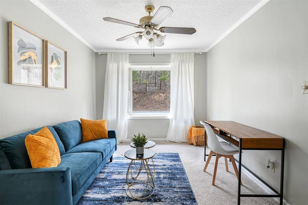 Private Room, Great Location!