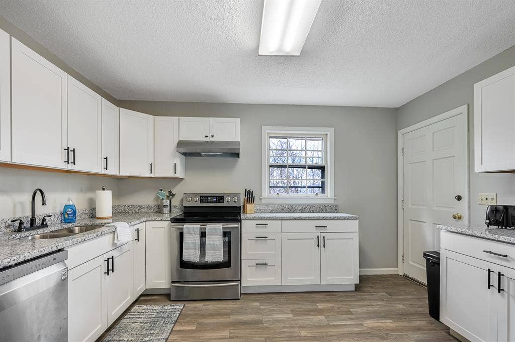 Private Room, Great Location!