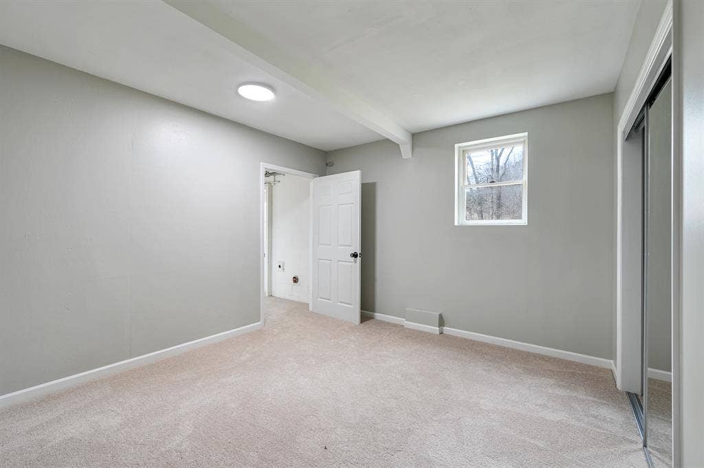 Private Room, Great Location!