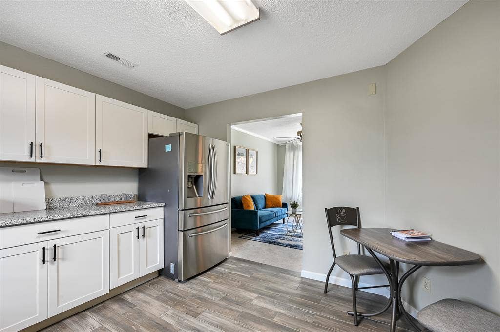 Private Room, Great Location!
