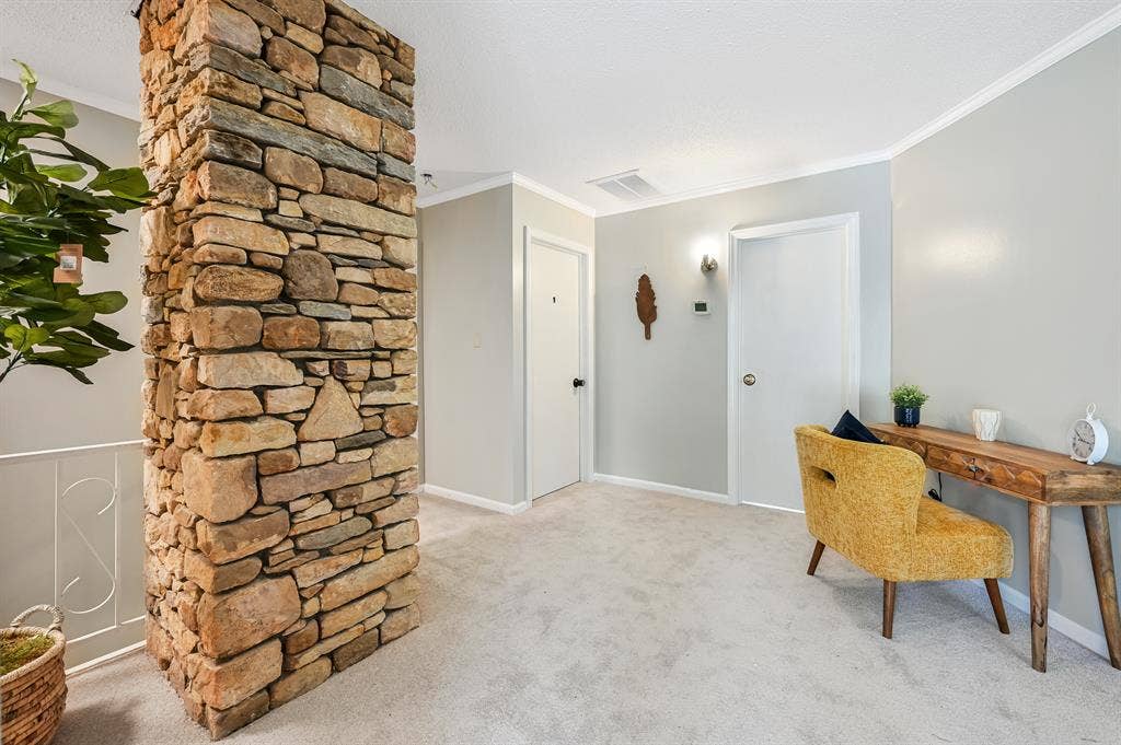 Private Room, Great Location!