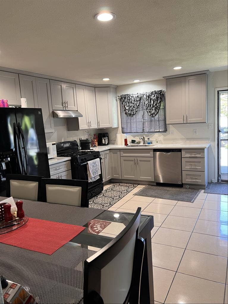 2 rooms available in South San Jose