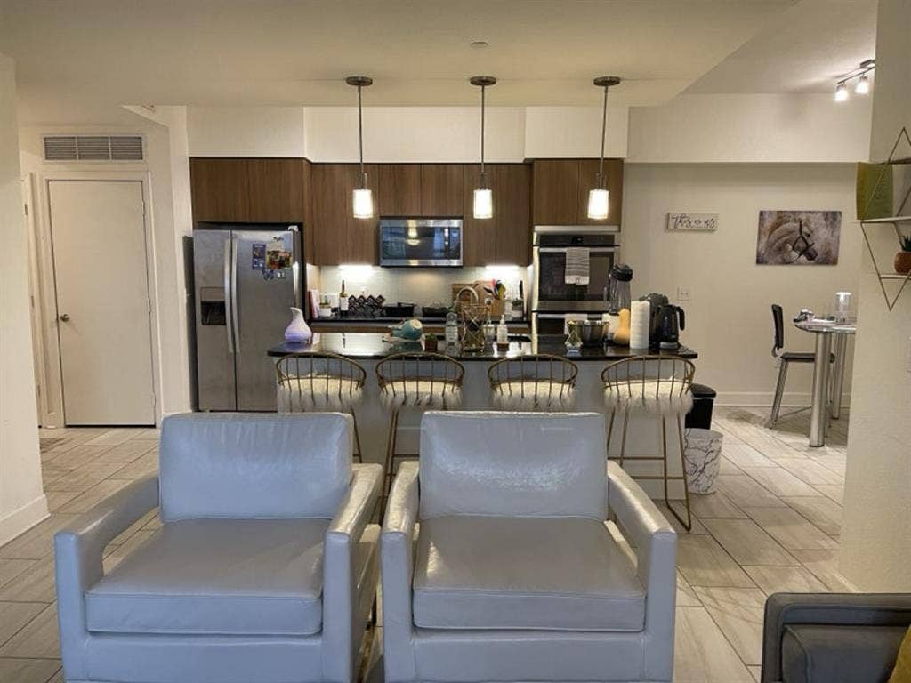 NICE PRIVATE BDRM - SHARED BATH
