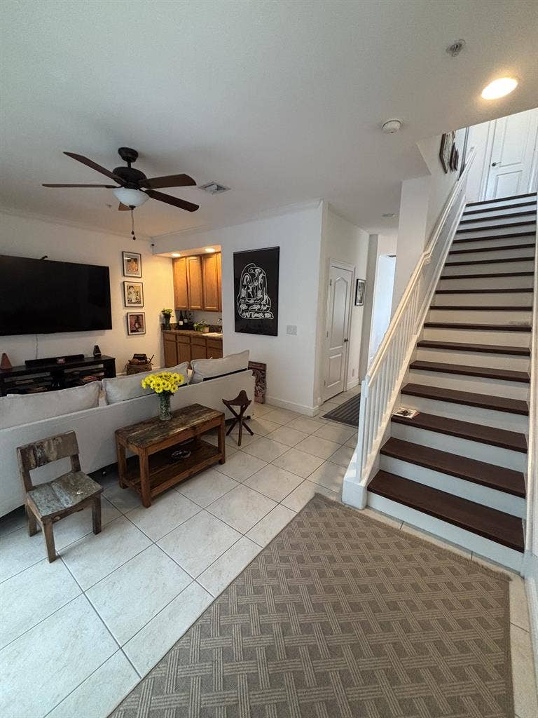 Looking for Roommate