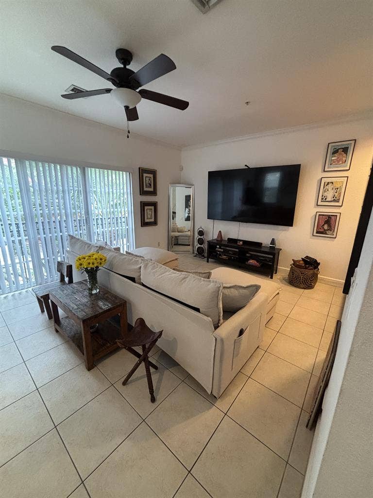 Looking for Roommate