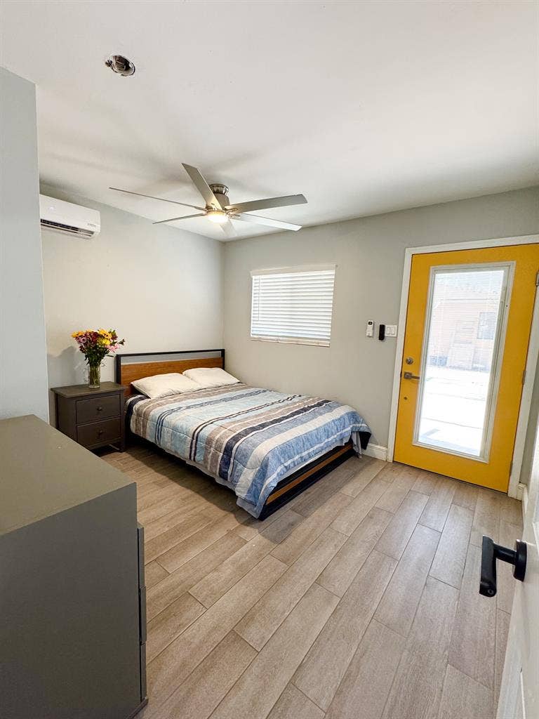 PRIVATE FURNISHED ROOM