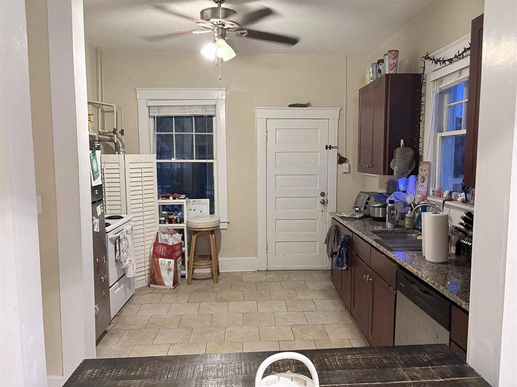 Room for rent - Downtown Savannah!!