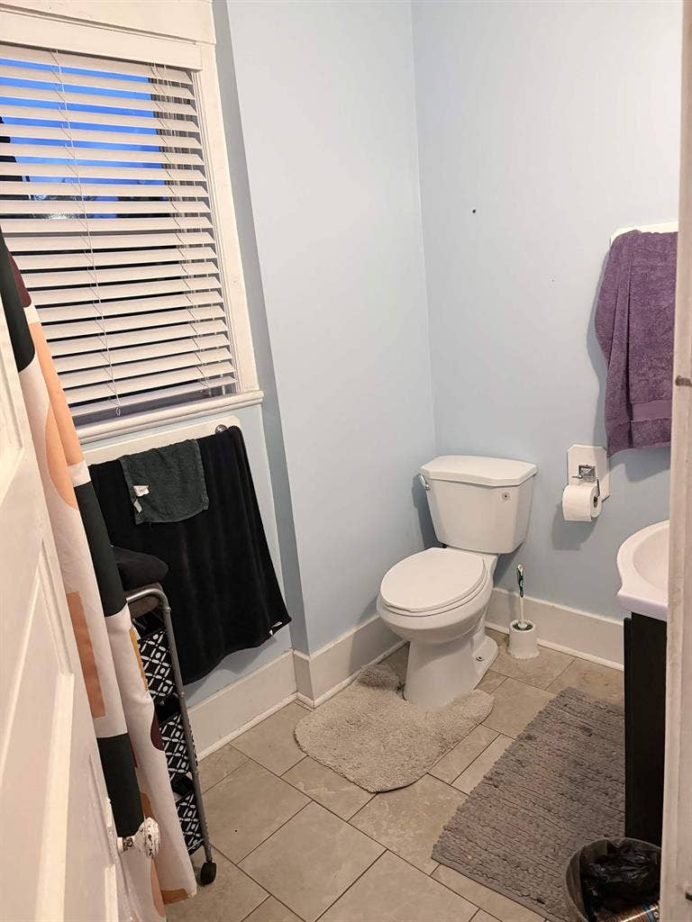 Room for rent - Downtown Savannah!!