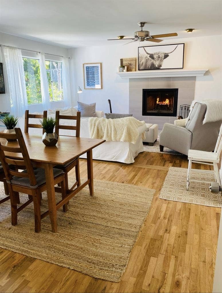 BIG BRIGHT MANHATTAN BEACH HOUSE