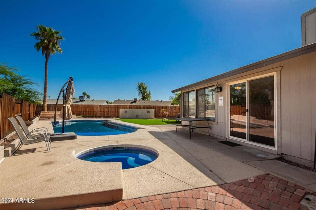 Room for rent, large house w/ pool