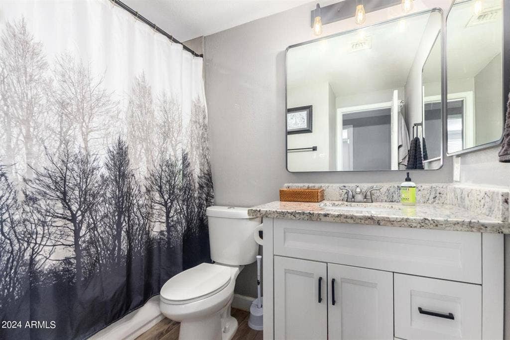Room for rent, large house w/ pool