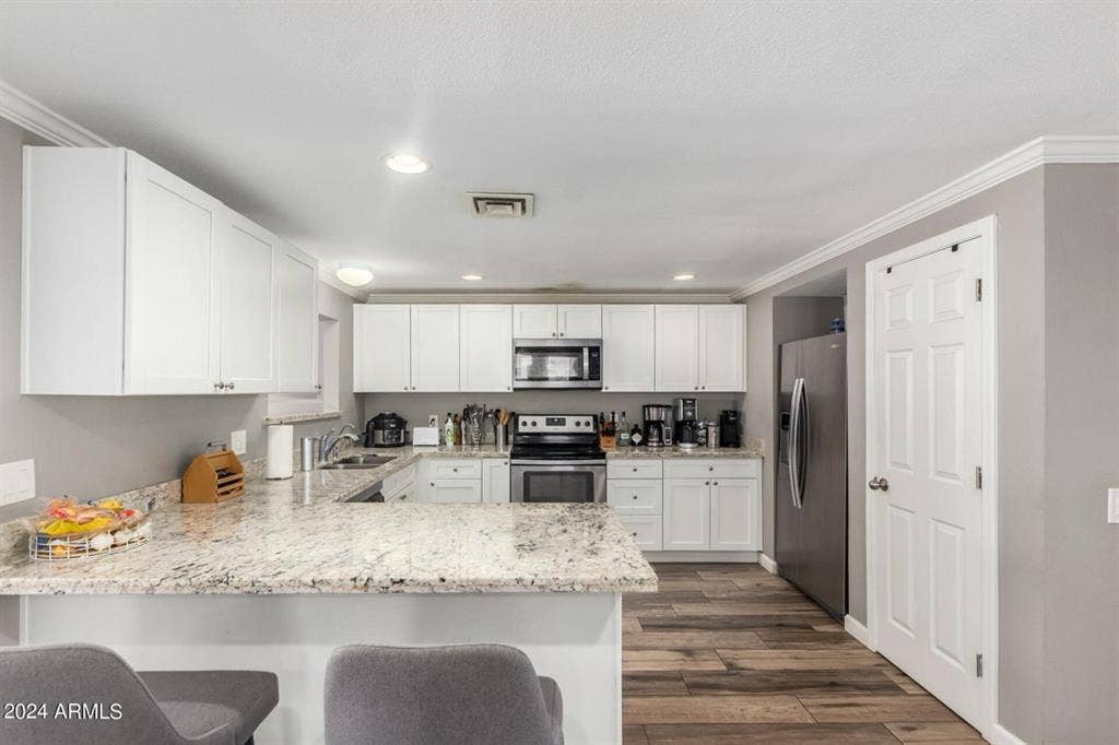 Room for rent, large house w/ pool