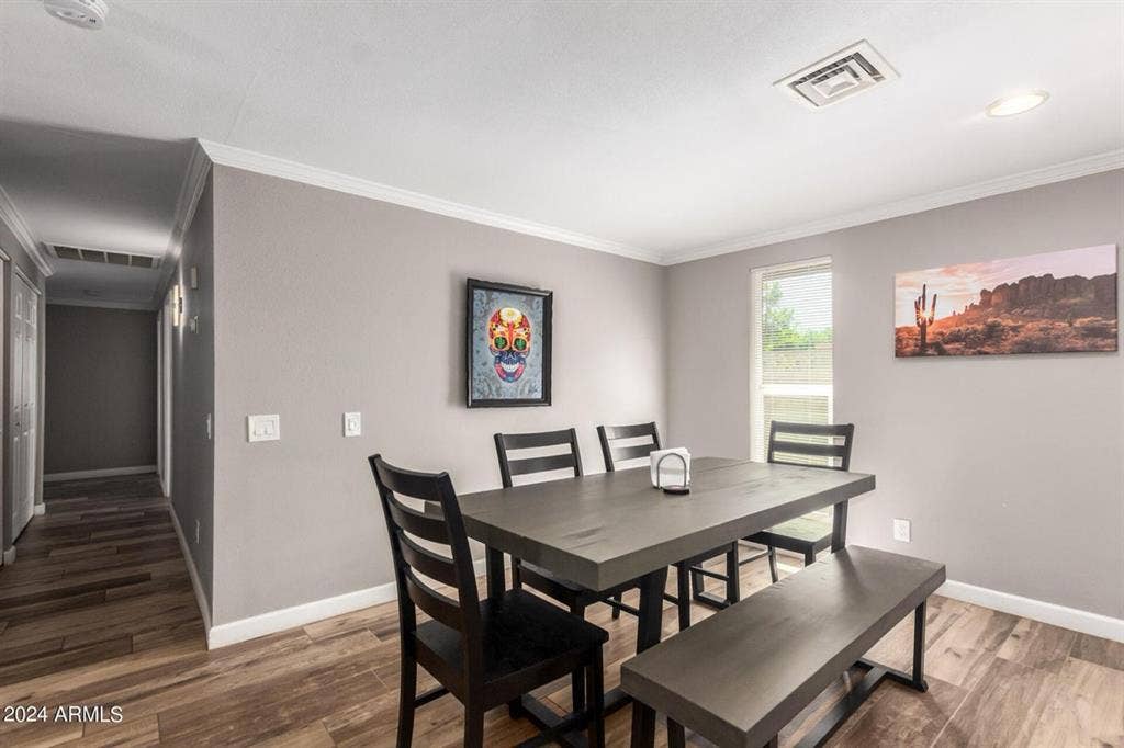 Room for rent, large house w/ pool