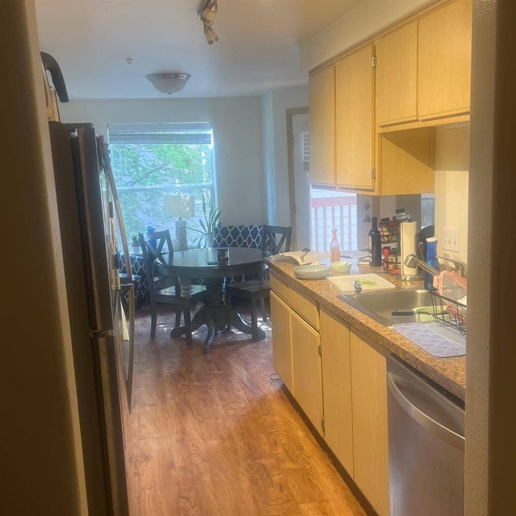 I need 1 new roomate
