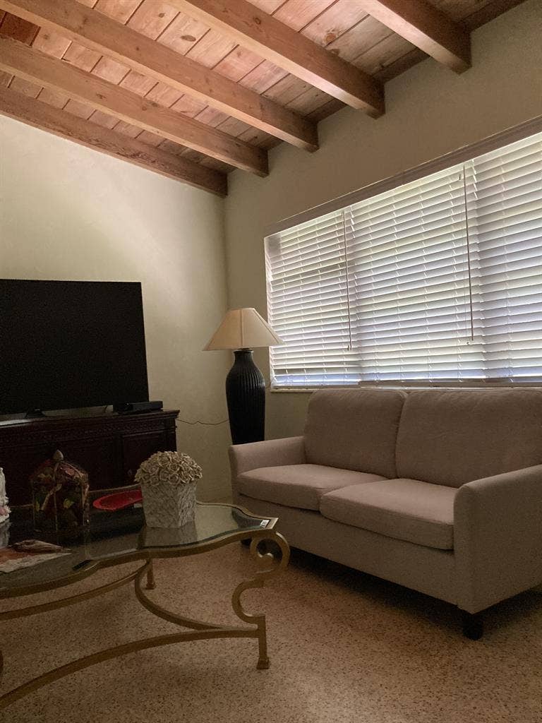 Room for rent in Pinecrest