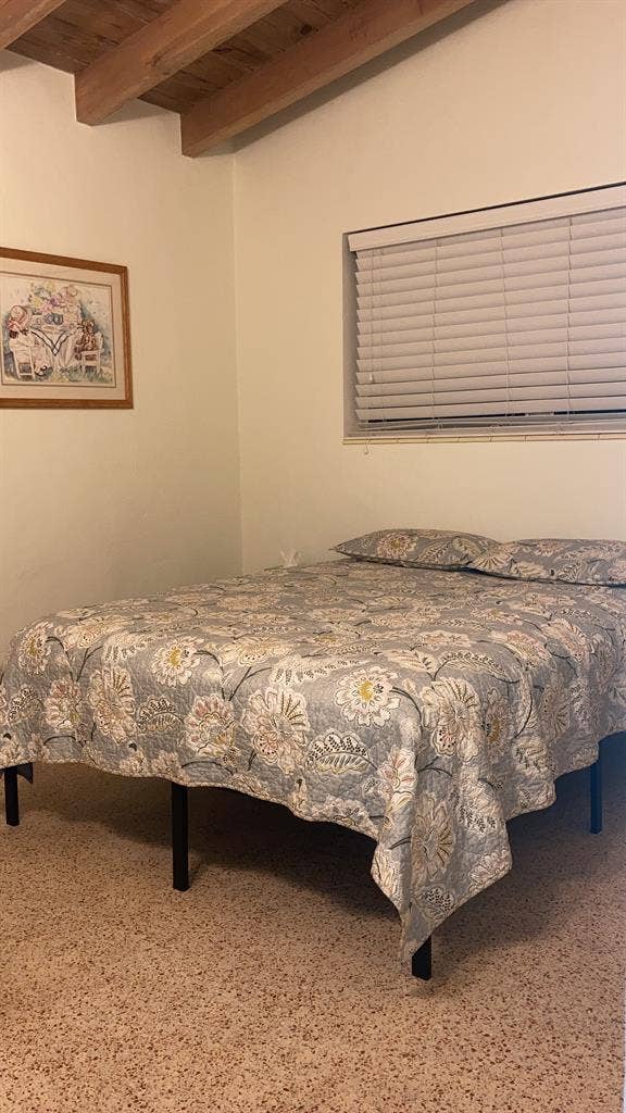 Room for rent in Pinecrest