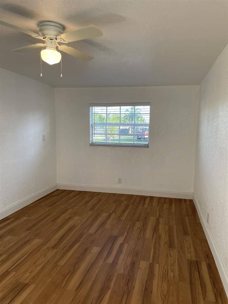 Room for rent (utilities included)