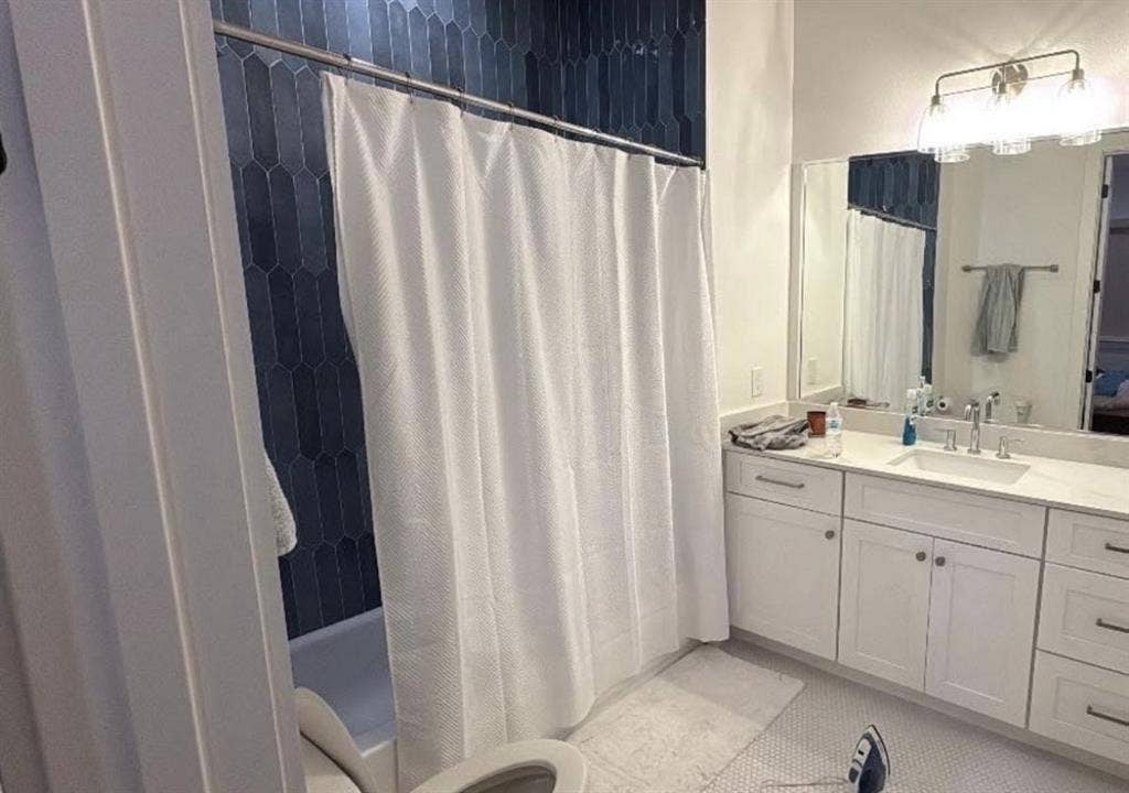 Rooms for Rent in Townhome