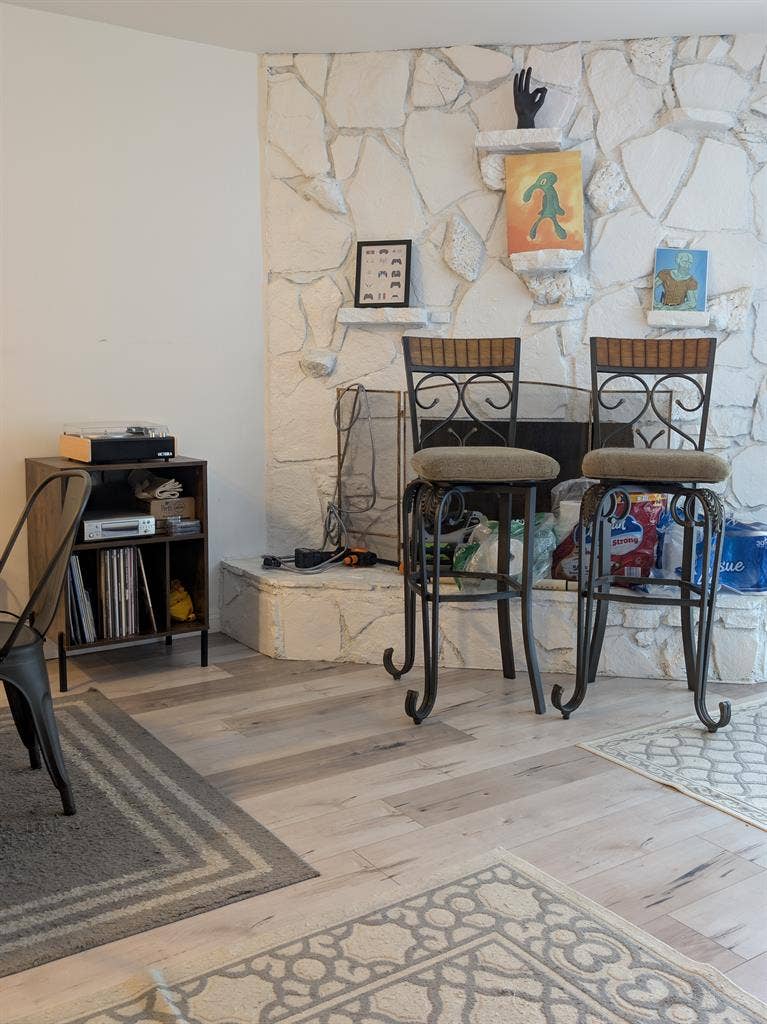 3B2B UNIT W/ KITCHEN, WASHER-DRYER
