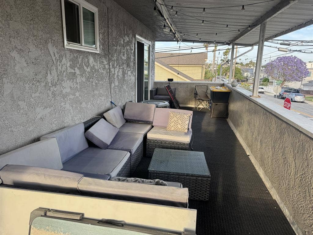 3B2B UNIT W/ KITCHEN, WASHER-DRYER